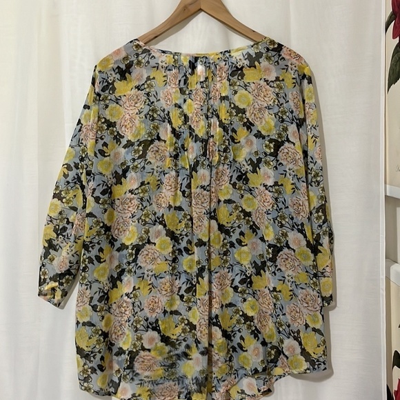 Torrid Floral Oversized Sheer Top - Picture 4 of 4